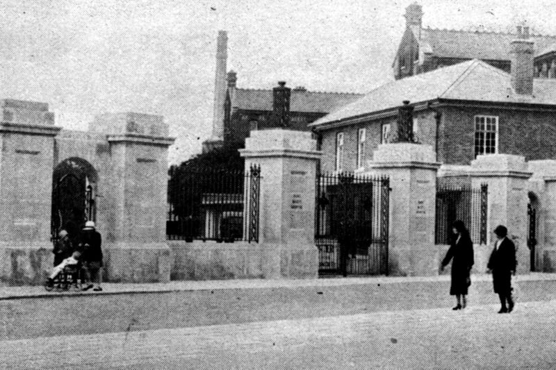The main gate to St Mary's Hospital, Milton Road circa 1937