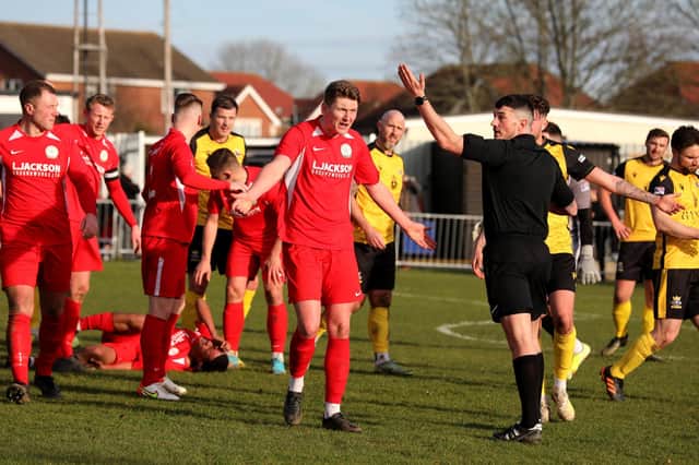 Horndean protest to referee John Pike after Leon Baker was fouled by Lee Molyneaux, who was booked.
Picture: Sam Stephenson.