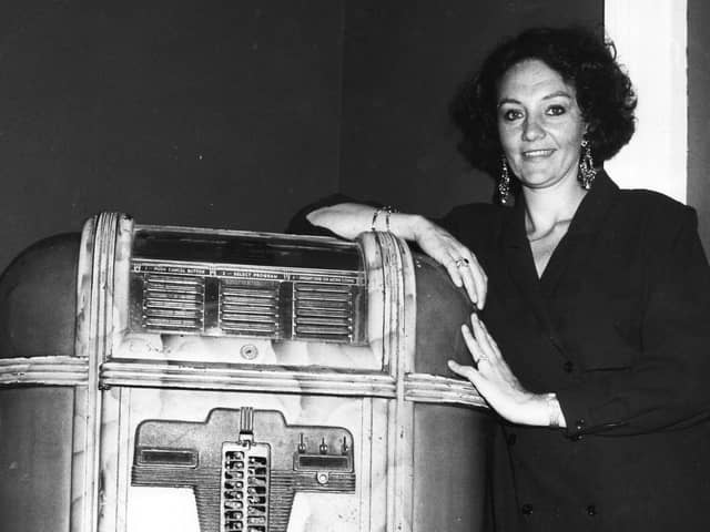 Remember these big old things? A jukebox in an unidentified Portsmouth Pub in August 1989. Picture: The News PP3663