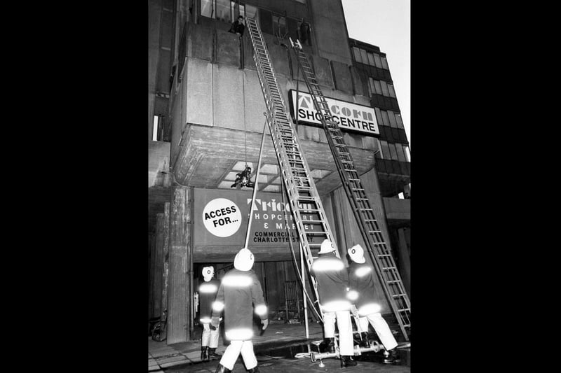 Tricorn fire December 1989. The News PP366