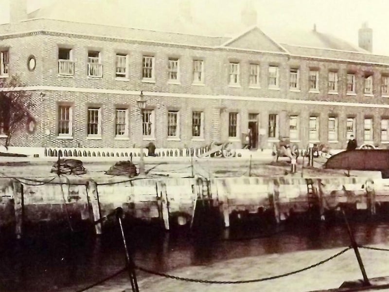 Dating from 1790 the former administrative building in HMS vernon. The administrative offices of HMS Vernon circa 1920. There is no Vernon Building emblem in the pediment.