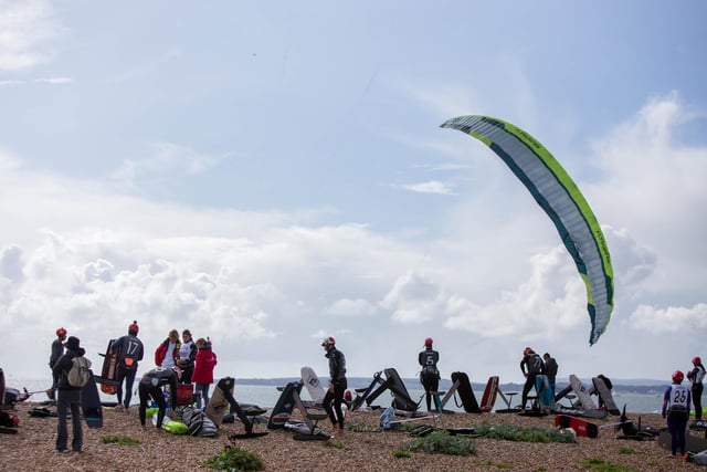 The Formula Kite European Championships start in Portsmouth, Southsea on Thursday 21st September 2023

Pictured: Competitors preparing to go into the sea at Southsea
Picture: Habibur Rahman
