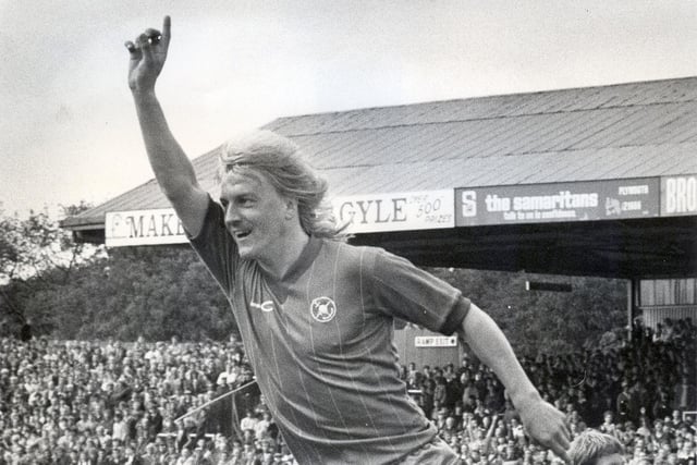 Appearances: 46
Goals: 23
(PICTURE: 0408-3 14th May 1983)