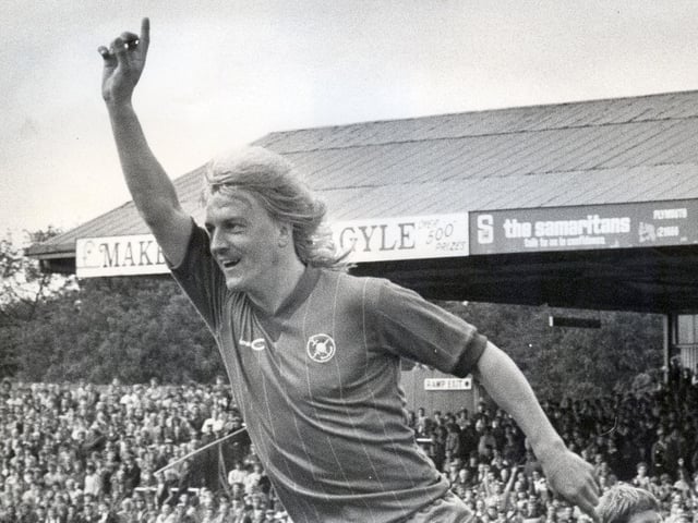 Appearances: 46
Goals: 23
(PICTURE: 0408-3 14th May 1983)