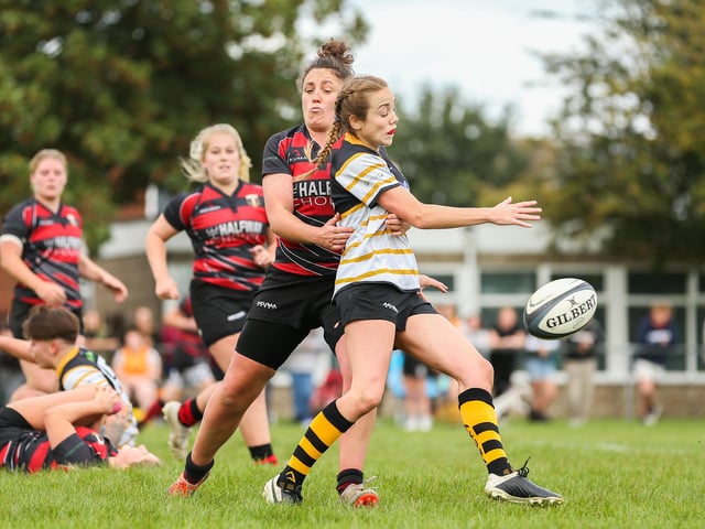 Portsmouth (yellow/gold/black) v Cullompton. Picture by Nathan Lipsham
