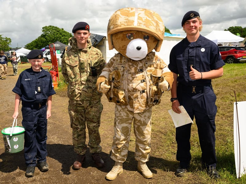 Members of the RN and RM Volunteer Cadet Corp.Picture: Keith Woodland (260521-122)