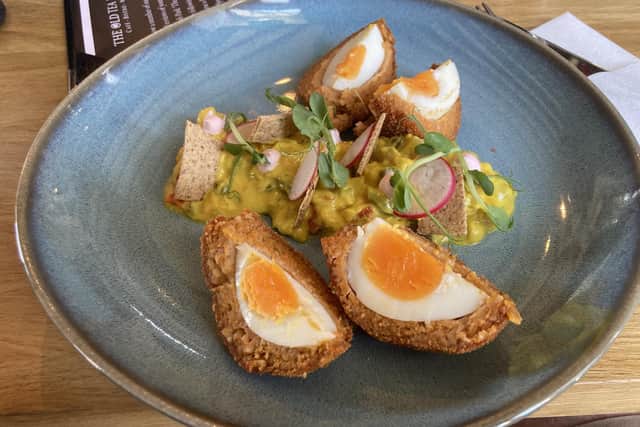 Lunch at The Old Tea House in Wickham Square - Scotch egg and Piccallili salad
