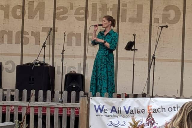 Karen Barnett performing on the Saturday