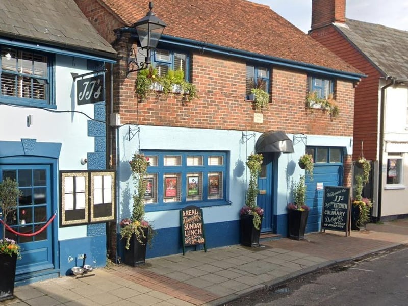 JJ's and Johnny's Tap Room, Emsworth is open all day for breakfast, lunch and dinner. The atmosphere gets more vibrant in the evening with a cocktail hour and fantastic food.