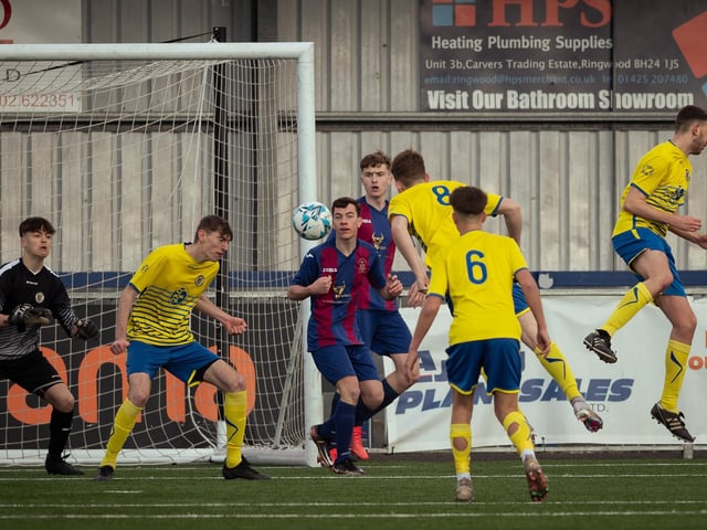 US Portsmouth (maroon/blue) v Locks Heath. Picture: Keith Woodland