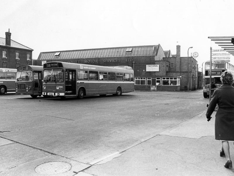 Fareham Bus Station, April 1980. The News PP3156