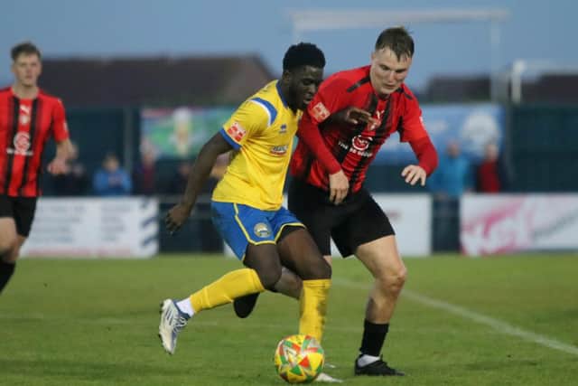 Izzy Kaba in action against Bracknell. Picture by Tom Phillips