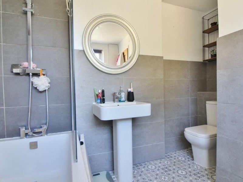 This home is designed in a contemporary way making it extremely easy to move in without work needing to be done.