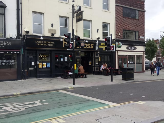 Drinkers at the Hallcross took advantage of outdoor tables.