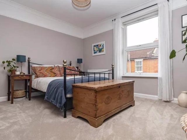 This property is in a prime location as it is a stone's throw from the city centre and it also has easy access to the M27.