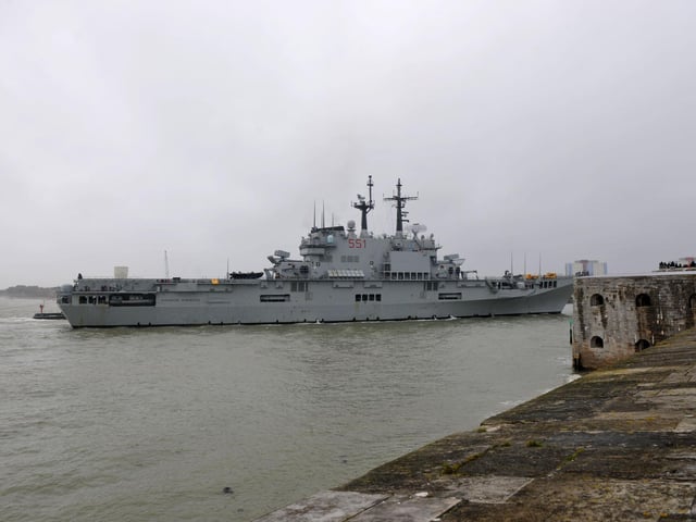 Well wishers in Old Portsmouth welcome her to the city