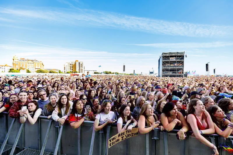 Louis Tomlinson Pictured: Louis Tomlinson singing on the Common Stage Picture:Marcin Jedrysiak