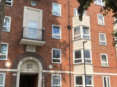 The listing says: "Well-presented upper floor flat located in Portsmouth. This property has been refurbished by the current vendor to a high standard and we urge an internal viewing."