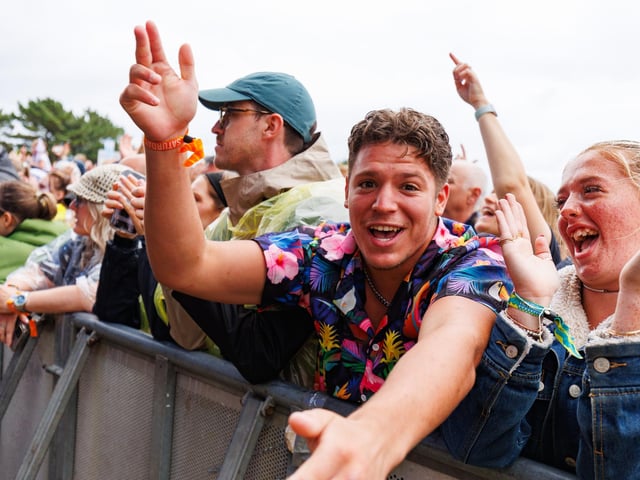 Pictured: The Crowds watching Busted perform on Castle stage Picture:Marcin Jedrysiak