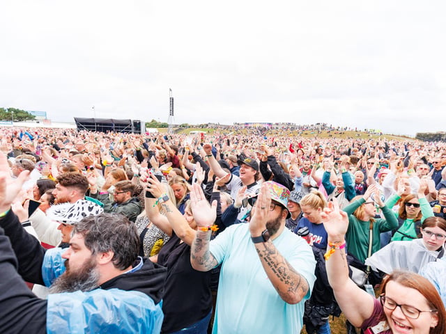 Pictured: The Crowds watching Busted perform on Castle stage Picture:Marcin Jedrysiak