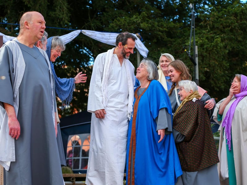 Jesus rises again. The Havant Passion, West Street, HavantPicture: Chris  Moorhouse (300324-24)