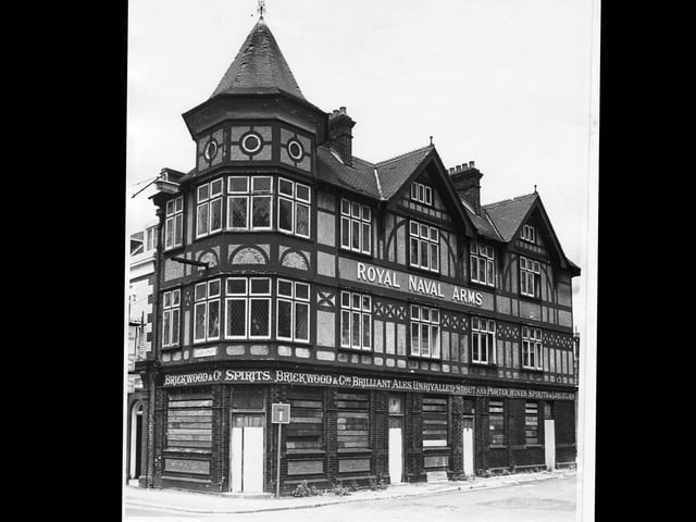 The Royal Naval Arms in Queen Street, Portsea - one several Brickwood pubs a stone's throw from the brewery. It was demolished in the early 1970's.