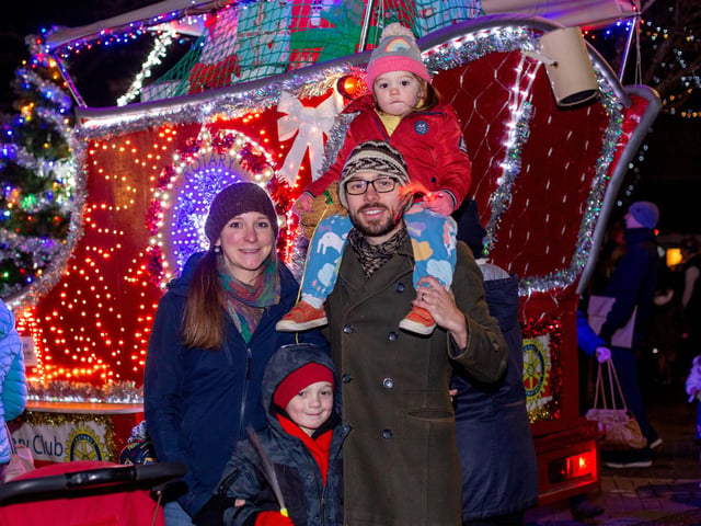 Emsworth Christmas lights. Pictured: Amy Rochez, Artie 6, Ivy 2 and Harry Rochez.      Picture: Habibur Rahman