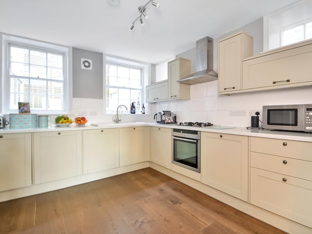 55 Broad Street, Old Portsmouth, Hampshire
Guide Price ~ £825,000 ~ Freehold