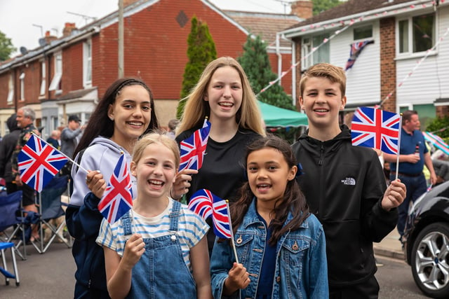 The family of the organisers of the Fifth Street jubilee party. Pictured: Tia Holt (19), Robyn Holt (9), Gracie Holt (14), Mia Holt (8) and Olly Holt (13). Picture: Mike Cooter (050622)