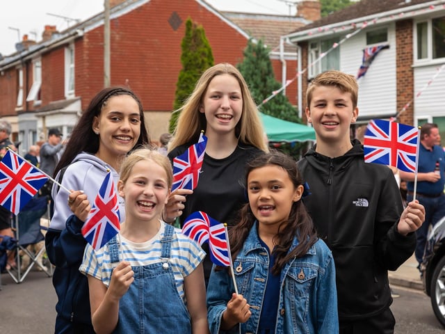The family of the organisers of the Fifth Street jubilee party. Pictured: Tia Holt (19), Robyn Holt (9), Gracie Holt (14), Mia Holt (8) and Olly Holt (13). Picture: Mike Cooter (050622)