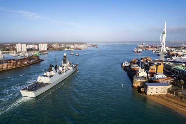 Following a six month deployment in the Caribbean HMS Dauntless arrived back into Portsmouth in December.

Photo by Alex Shute