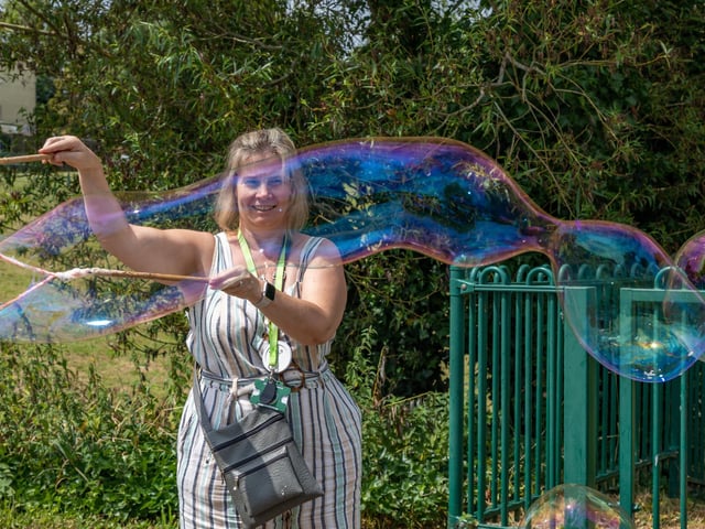 Debbie Mead from Hampshire Healthy Families demonstrates her giant bubble making skills at the Party in the Warren. Picture: Mike Cooter (080723)