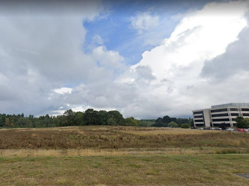 The waters of Lakeside, North Harbour in Cosham are frequented by members of Portsmouth and District Angling society, known for Mirror and Common carp, crucian, bream, roach, rudd, chub and perch. The full details of rules and regulations for fishing the lake are available at https://portsmouthdas.club/lakeside/.