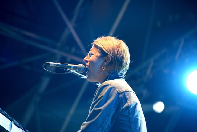 Chichester's Tom Odell performing (142476-335)