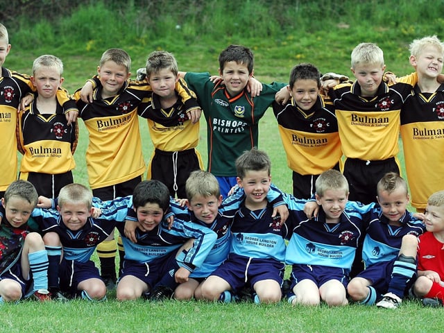Pickwick A & B teams, U8s. Picture by Mick Young