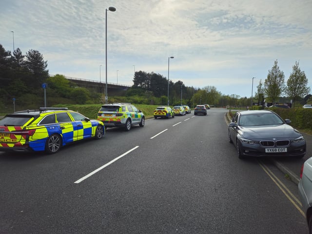 Large emergency service response to serious incident below M275