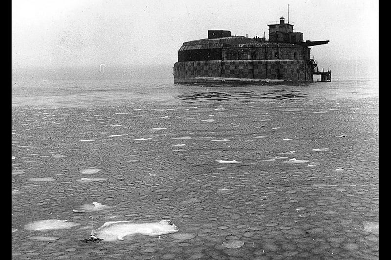 Ice floes in the Solent and surrounding Spitbank Fort in February 1963.