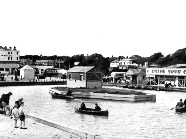 The boating lake, Hayling Island
Perhaps the late 1940s or early 1950s, here we see the boating lake at Hayling funfair.