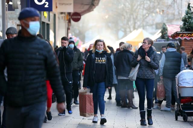 Christmas shoppers on the last Saturday before Christmas, Commercial Road, Portsmouth. It the Bank of England warned Britain would this year face a recession by the winter. Picture: Chris Moorhouse (jpns 181221-20)