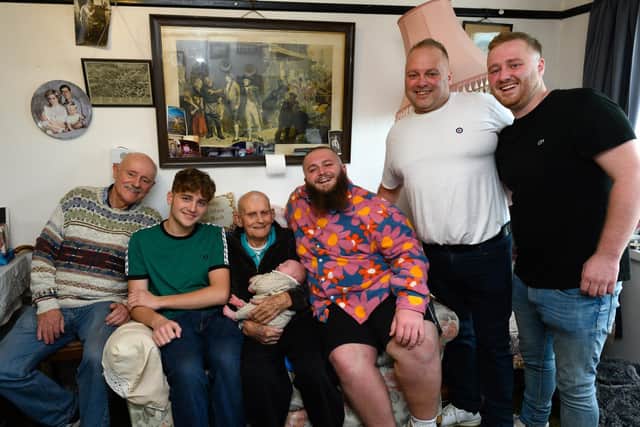 Pictured is: Roy, Alfie, Roy with latest arrival Edison, Liam, Michael and Lewis Howes

Picture: Keith Woodland (291021-10)