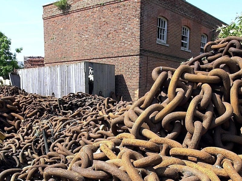 Chain at Pounds Yard at Tipner 30th May 2001. Picture: Malcolm Wells