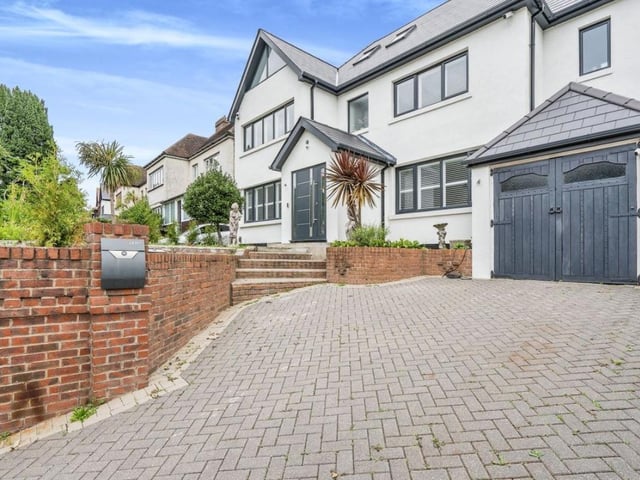 This property in Cosham comes with five bedrooms, three bathrooms and one reception room as well as a spacious garden and a driveway for off-road parking.