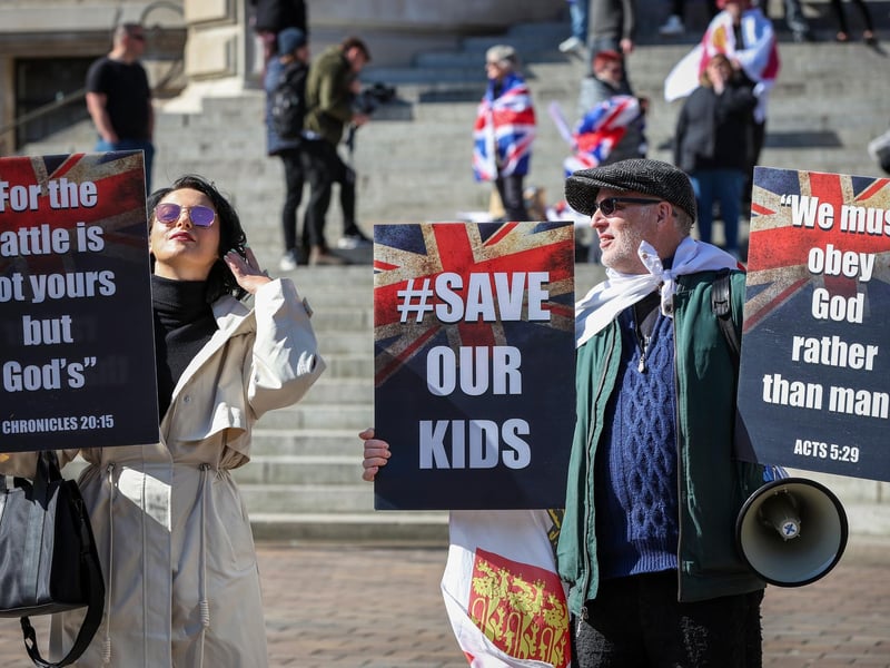 A Unity Rally, arranged by Stand Up To Racism Portsmouth, and a mass-deportation demonstration, arranged by UKIP, took place in Portsmouth's Guildhall on Saturday, March 15. Picture: Chris Moorhouse (150325-044)