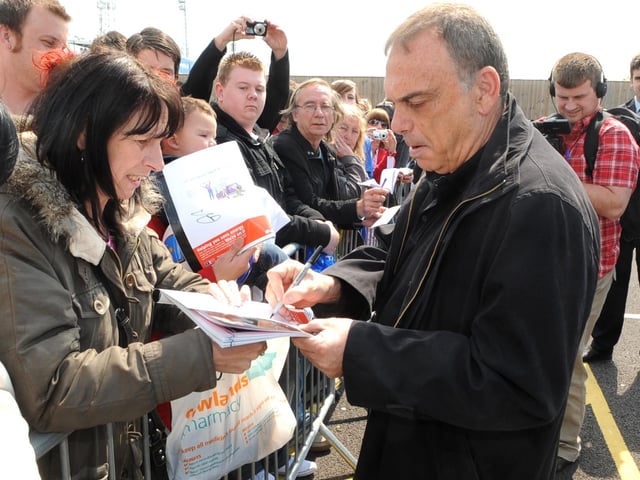 Former Pompey boss Avram Grant takes time to sign autographs ahead of Pompey's trip to Wembley in the 2010 FA Cup final.