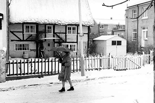Alverstoke Village, thatched cottage, Gosport, January 1982.