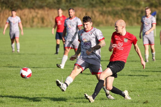 Seagull (red) v Gosham. Picture by Kevin Shipp