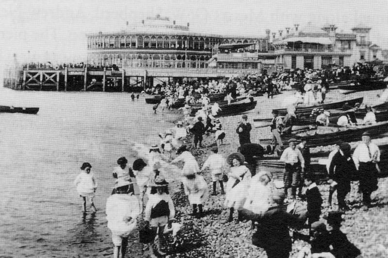 A postcard of Clarence Pier 1909