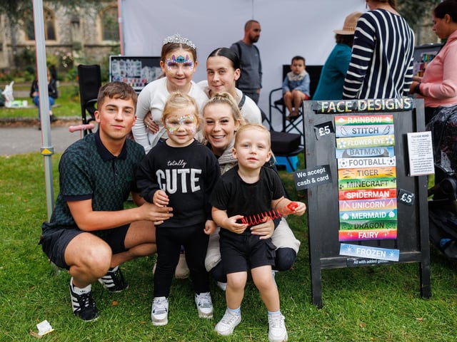 Pictured: Whole family enjoying time Dolli, Che, Betsy, Ryley, Syd Picture:Marcin Jedrysiak