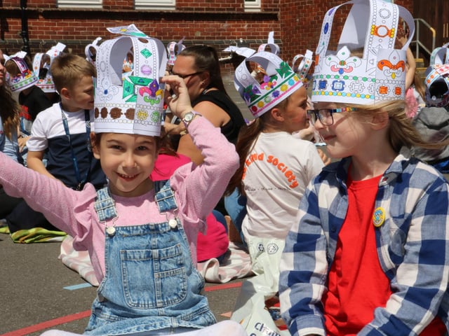 Newbridge Art gallery and Penhale Infant School playground picnic