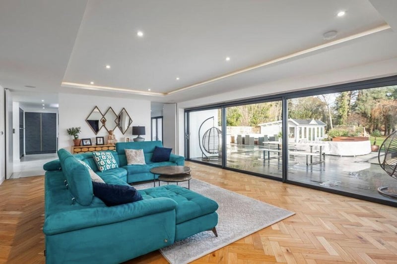 This property is freehold and it also comes with a double garage which has the potential to be transformed into an annexe.